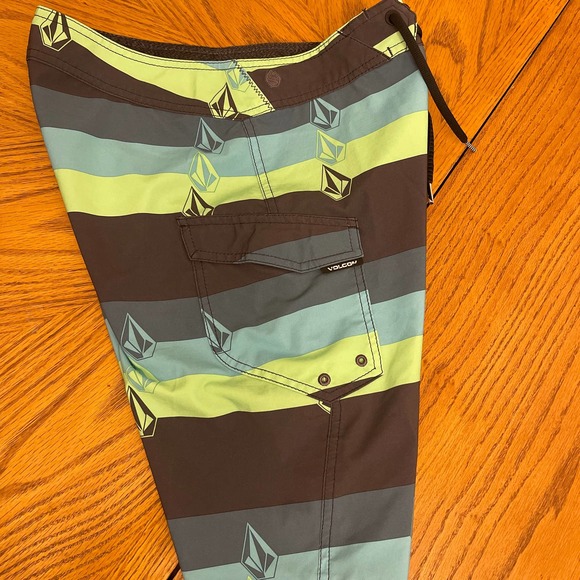 Volcom Mod Tech Swim Shorts Men Sz 27 Gently used - Picture 6 of 8